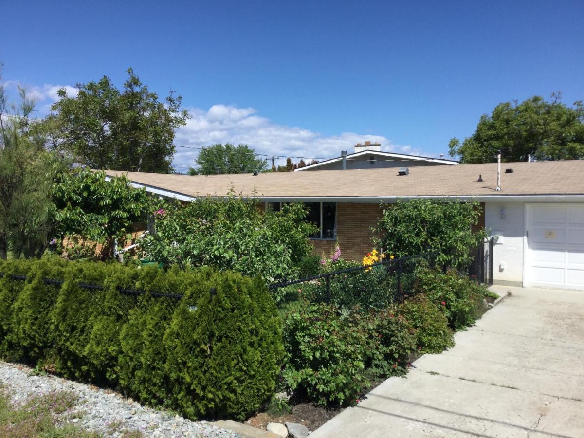 Your Home Away From Home Kelowna Dış mekan fotoğraf
